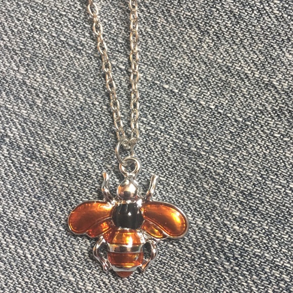 (A2) Spring Bee Necklace - Picture 2 of 3